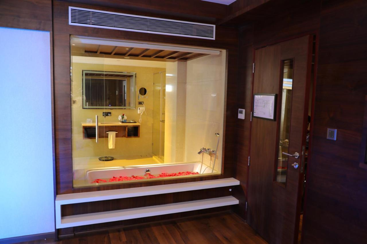 Coral Isle Hotel Kochi Eksteriør billede
